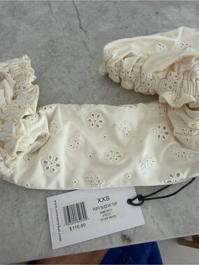 WeWoreWhat
We WoreWhat NWT Puff Sleeve Top
Eyelet Size Small